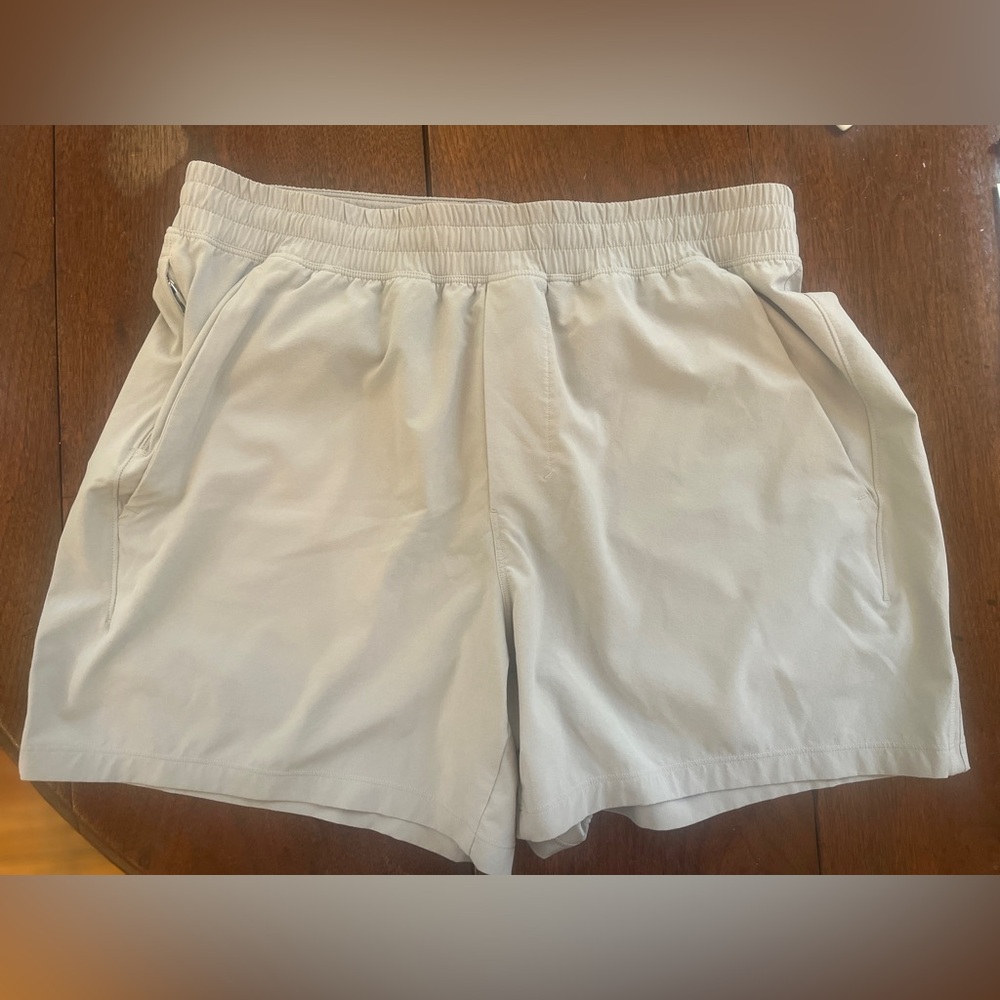 lululemon athletica Men's Lt Gray Athletic Shorts, size L
